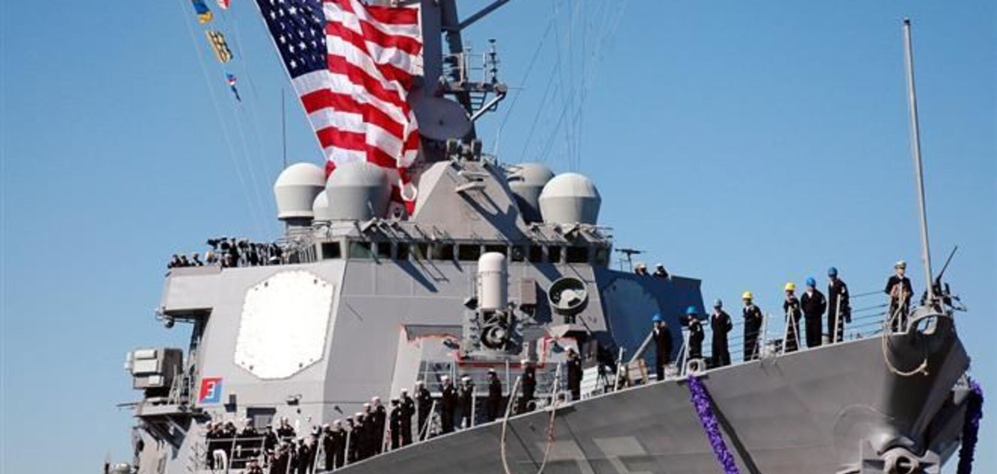 Эсминец США 'Дональд Кук' вошел в Черное море. Видеофакт