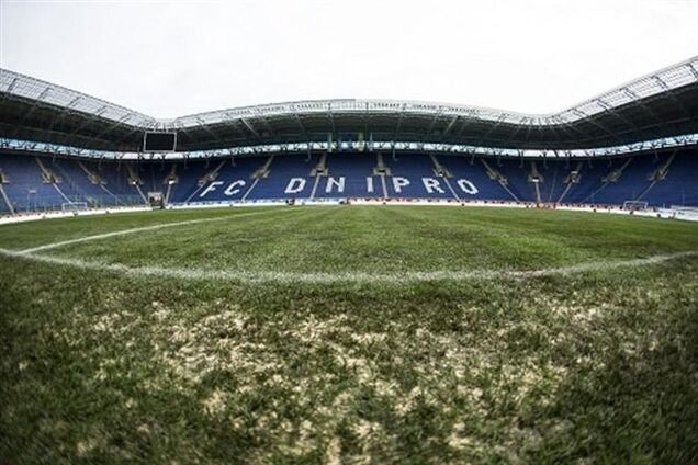 В Днепропетровске планируют летом перестелить газон 'Днепр-Арены'