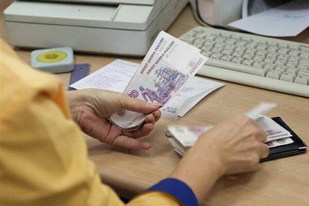 Медведев на четверть повысил пенсии в Крыму