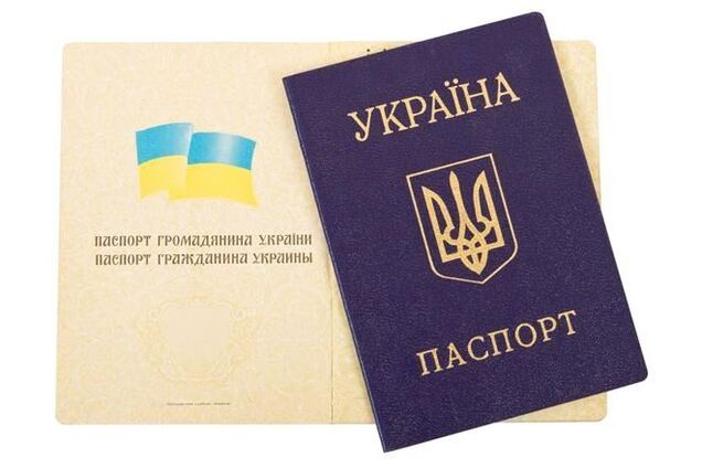 Аксенов лишит крымских госслужащих украинского гражданства