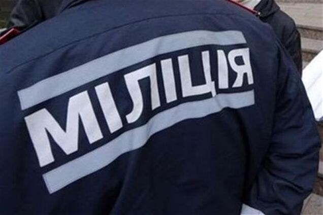 На Киевщине арестовали парней, которые привязали пьяного тросом к автомобилю и таскали по дороге