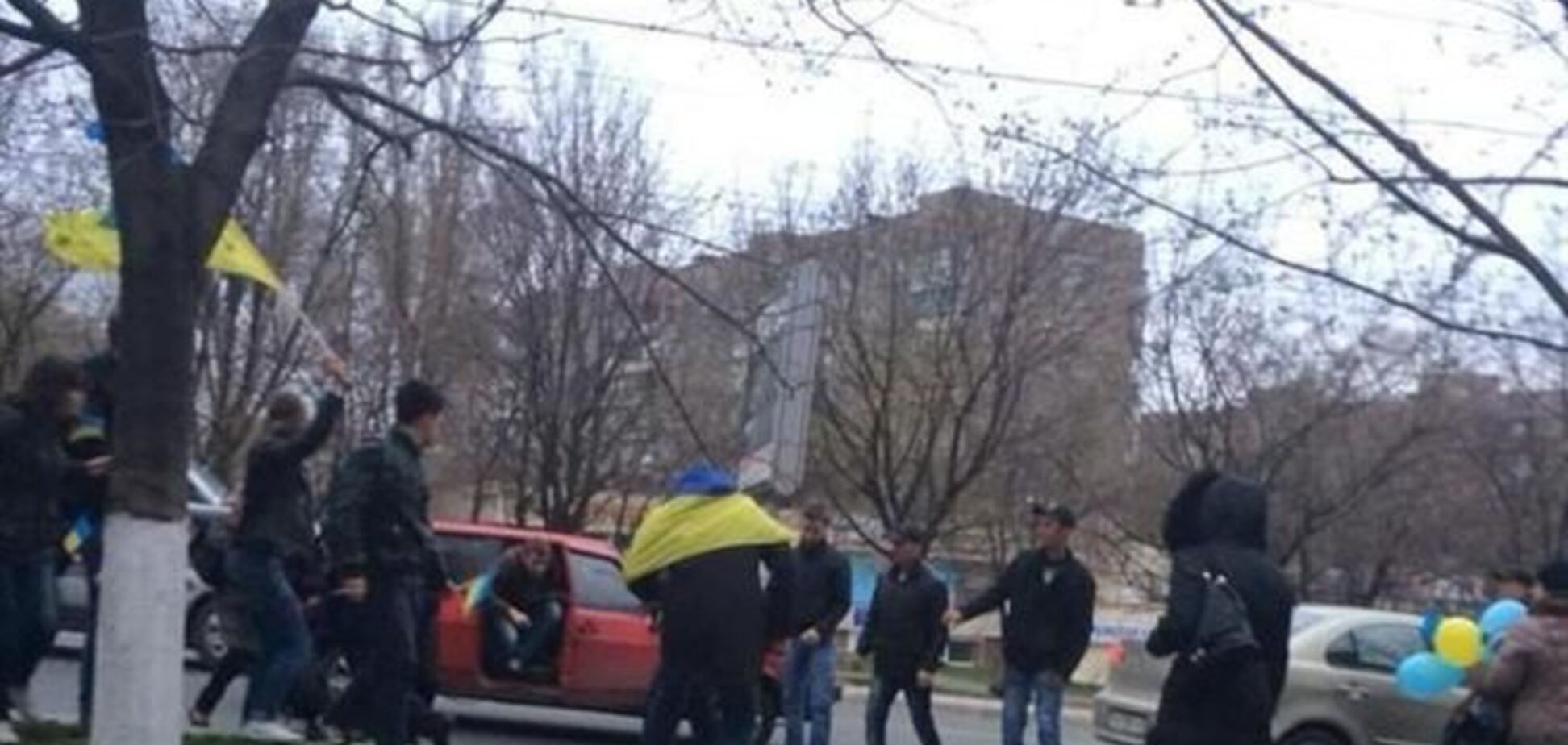 В Мариуполе митингующие за единство задержали напавших на них сепаратистов