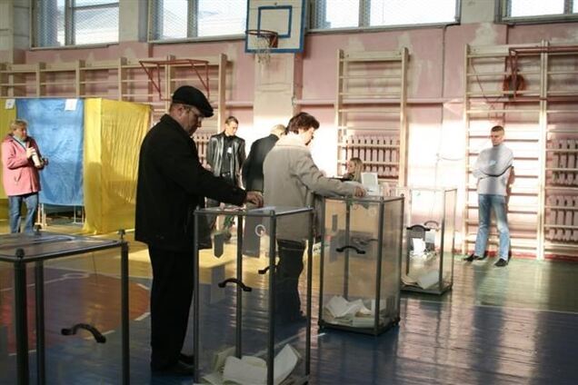 Почти половина украинцев хотят голосовать на выборах в Раду по открытым партийным спискам – опрос