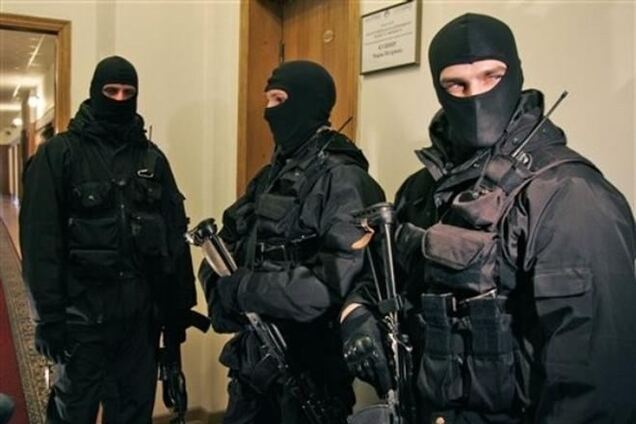 СМИ: 'Альфа' отказалась штурмовать админздания в Донецке и Луганске