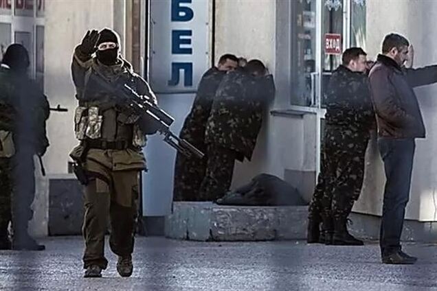 Захватчики милиции в Славянске похожи на 'зеленых человечков' из Крыма