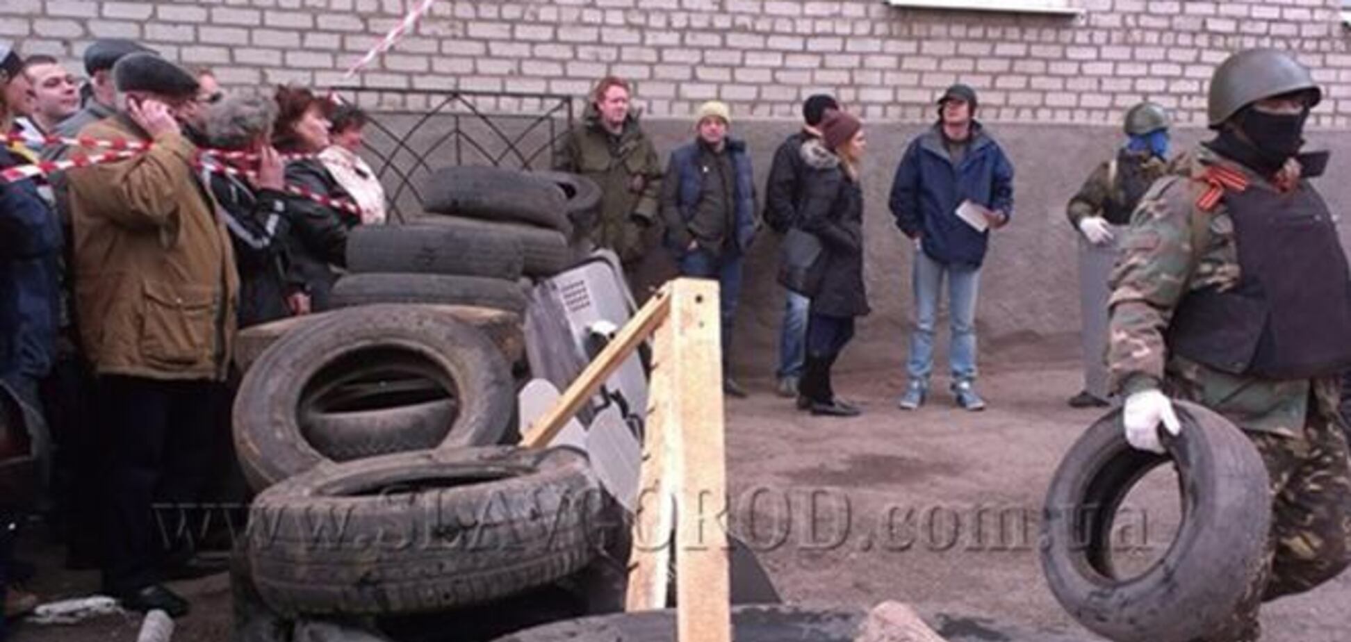 Підтримуючі сепаратистів жителі Слов'янська будують барикади