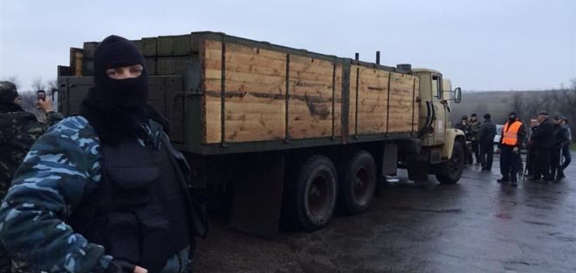 Под Славянском 'самооборона' задержала грузовик с оружием