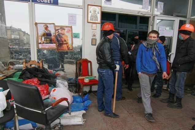 В Енакиево сепаратисты захватили прокуратуру, милицию и городской совет