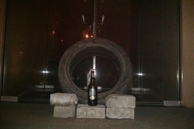 Автомайдан ночью пикетировал дом Турчинова, СБУ, офис Ахметова и АП