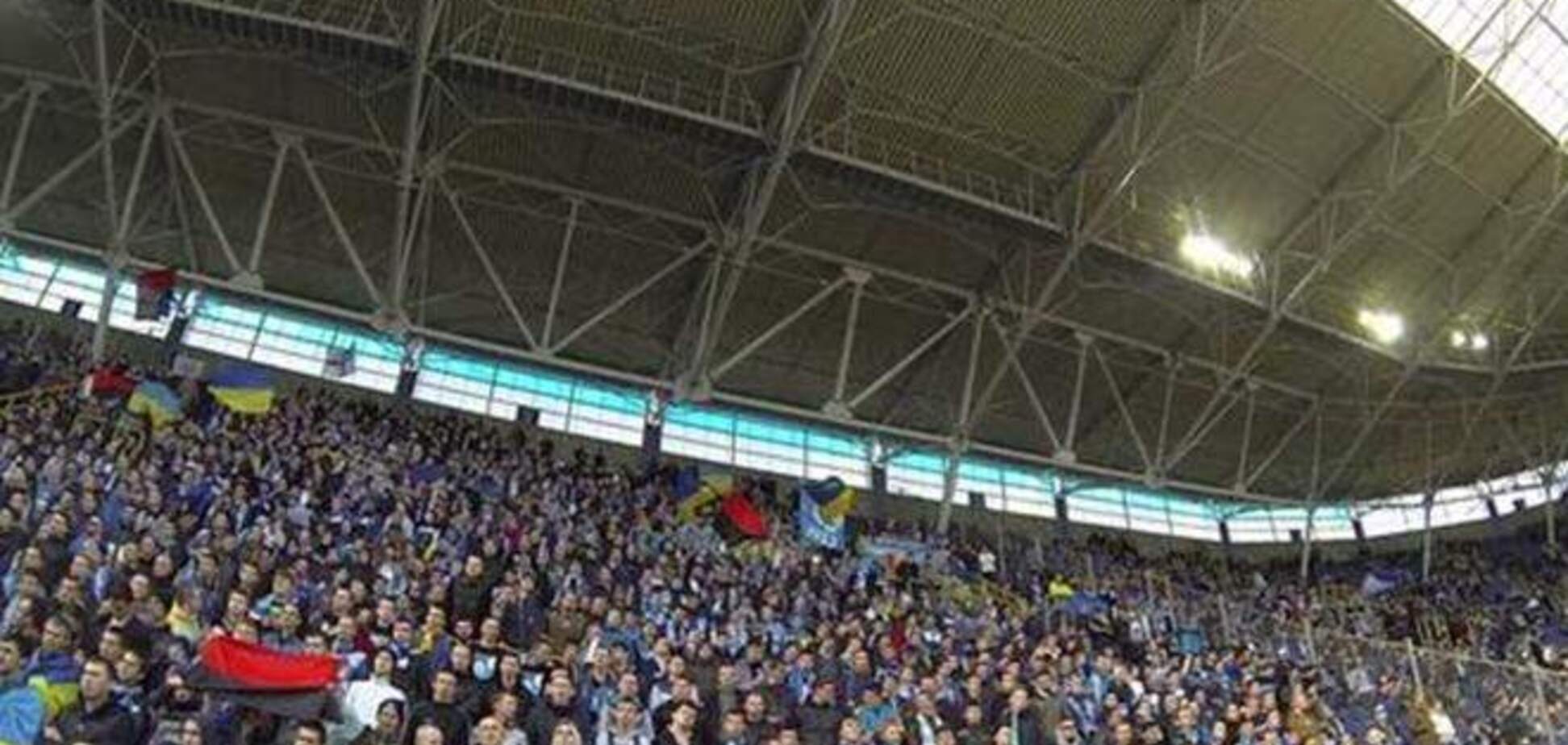 Зозуля и Федецкий вместе с ультрас 'Днепра' спели 'Воины света'