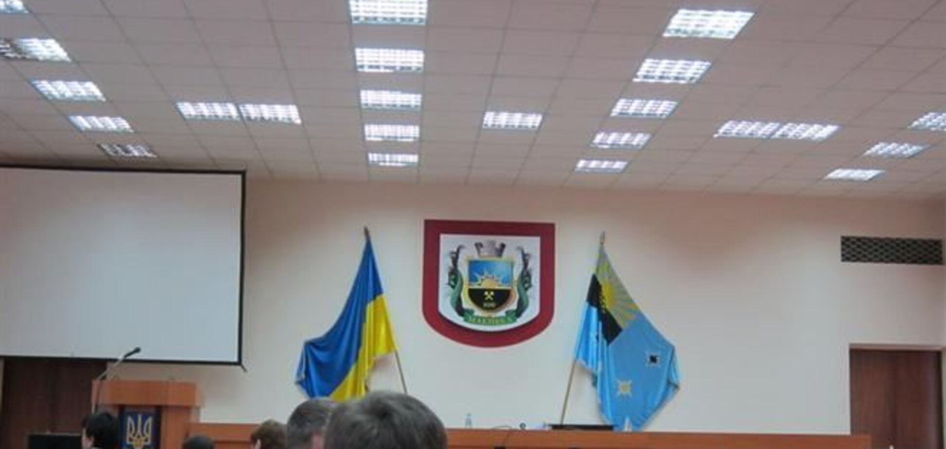 В Макеевке сепаратисты захватили горсовет: избран 'народный мэр'