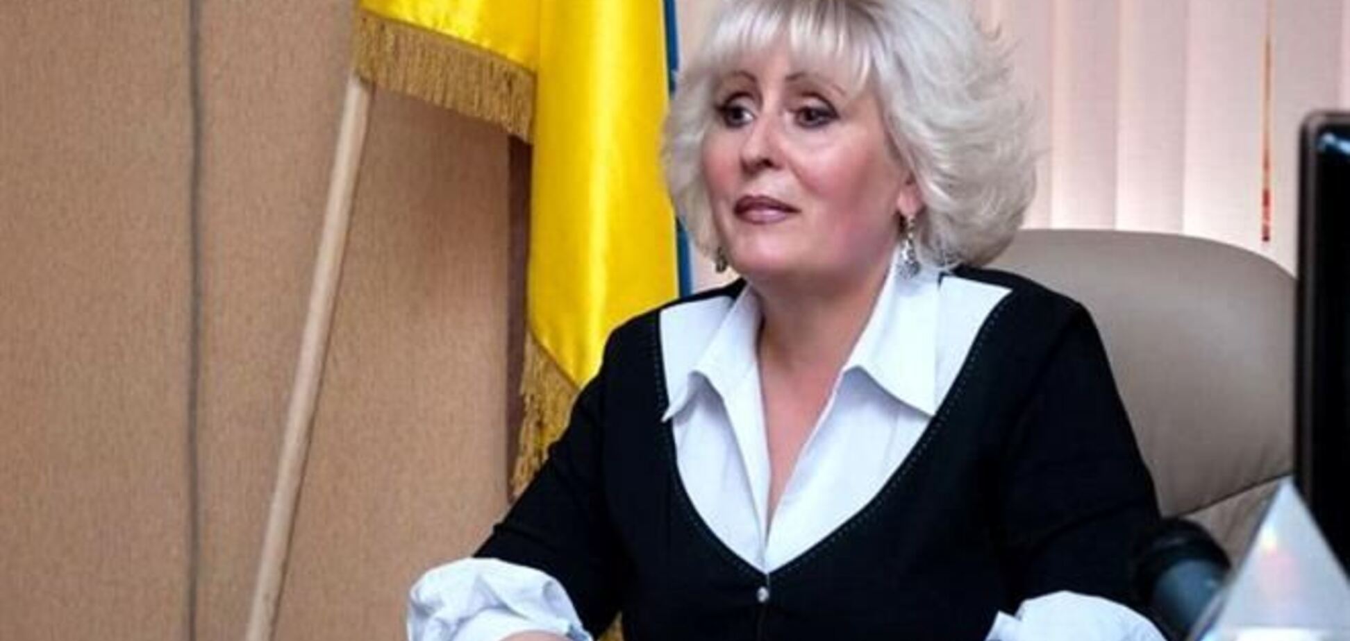 Мэр Славянска не сбегала, а выступает на баррикадах - СМИ