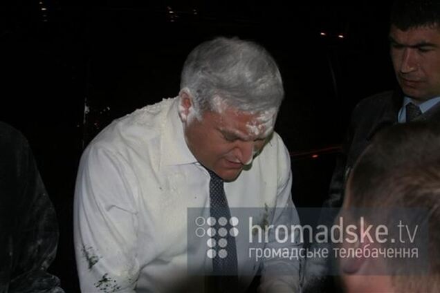 Добкин в Twitter отреагировал на зеленку и муку