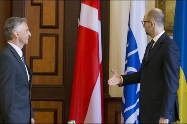 У Києві швейцарського президента зустріли прапором Данії