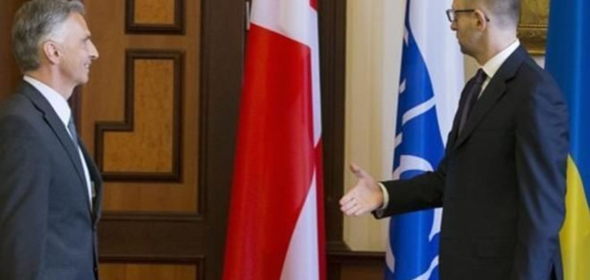 У Києві швейцарського президента зустріли прапором Данії