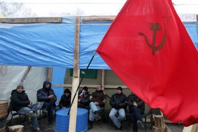 Яценюк: террористы на востоке пытаются расколоть Украину