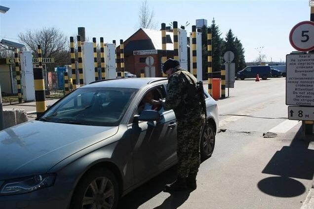 Пограничники не пропустили в Украину 12 тысяч россиян