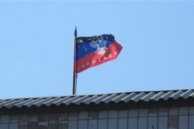Над міськрадою Шахтарська підняли прапор 'Донецької народної республіки'