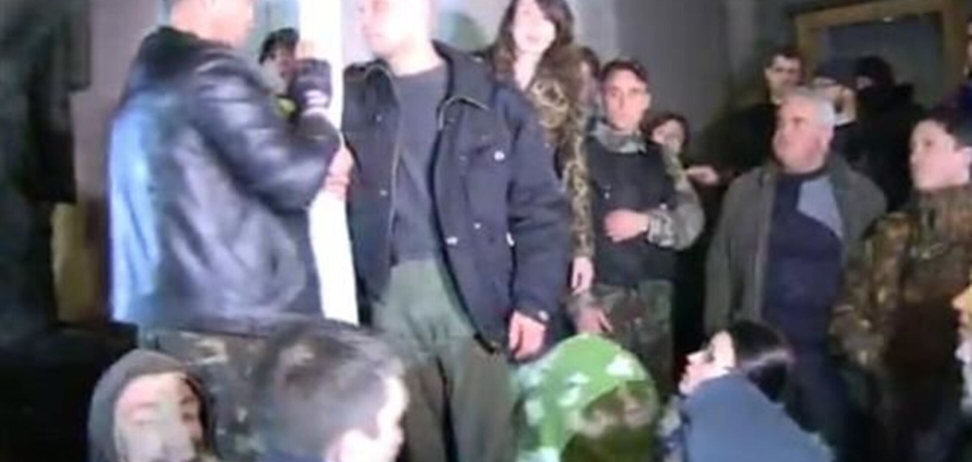 Под Радой сотники Самообороны избили известного блогера