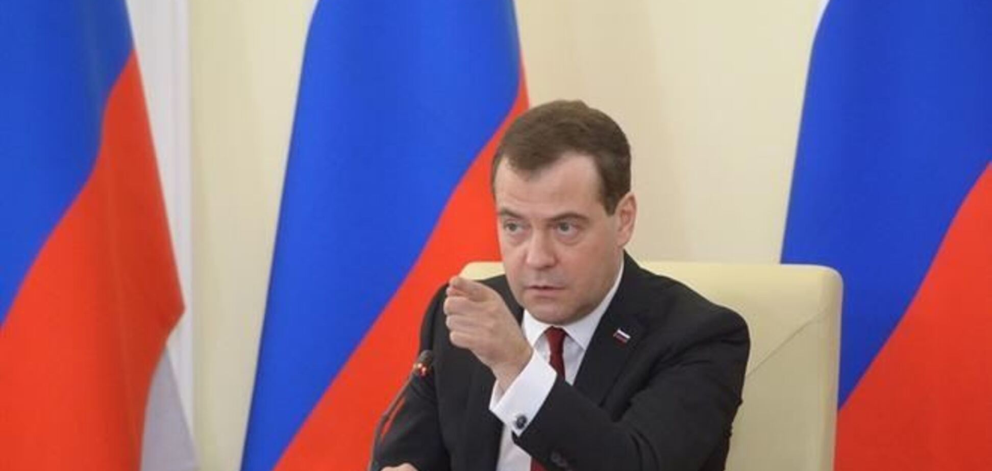 Медведєв: Москва уважно спостерігає за ситуацією в Україні