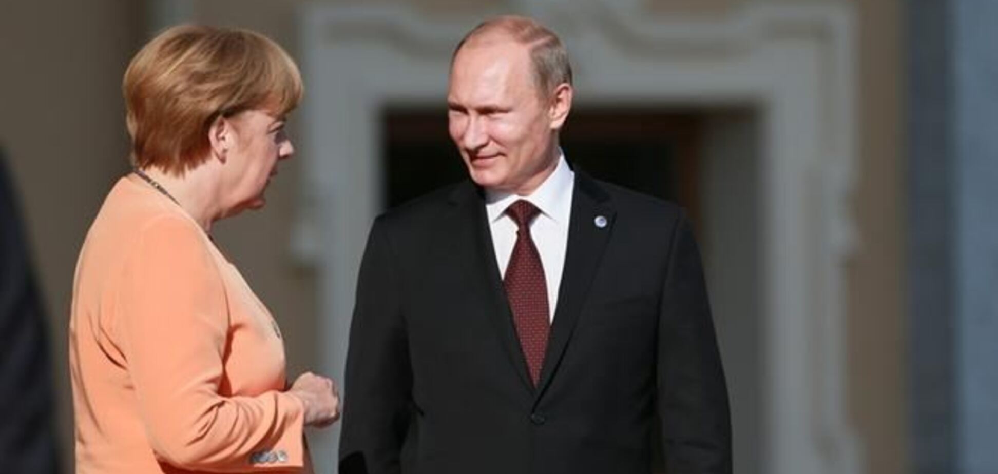Путин рассказал Меркель, что Украина на грани гражданской войны