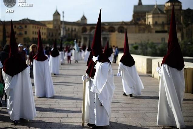 Страстная Неделя. Процессии 'кающихся грешников'