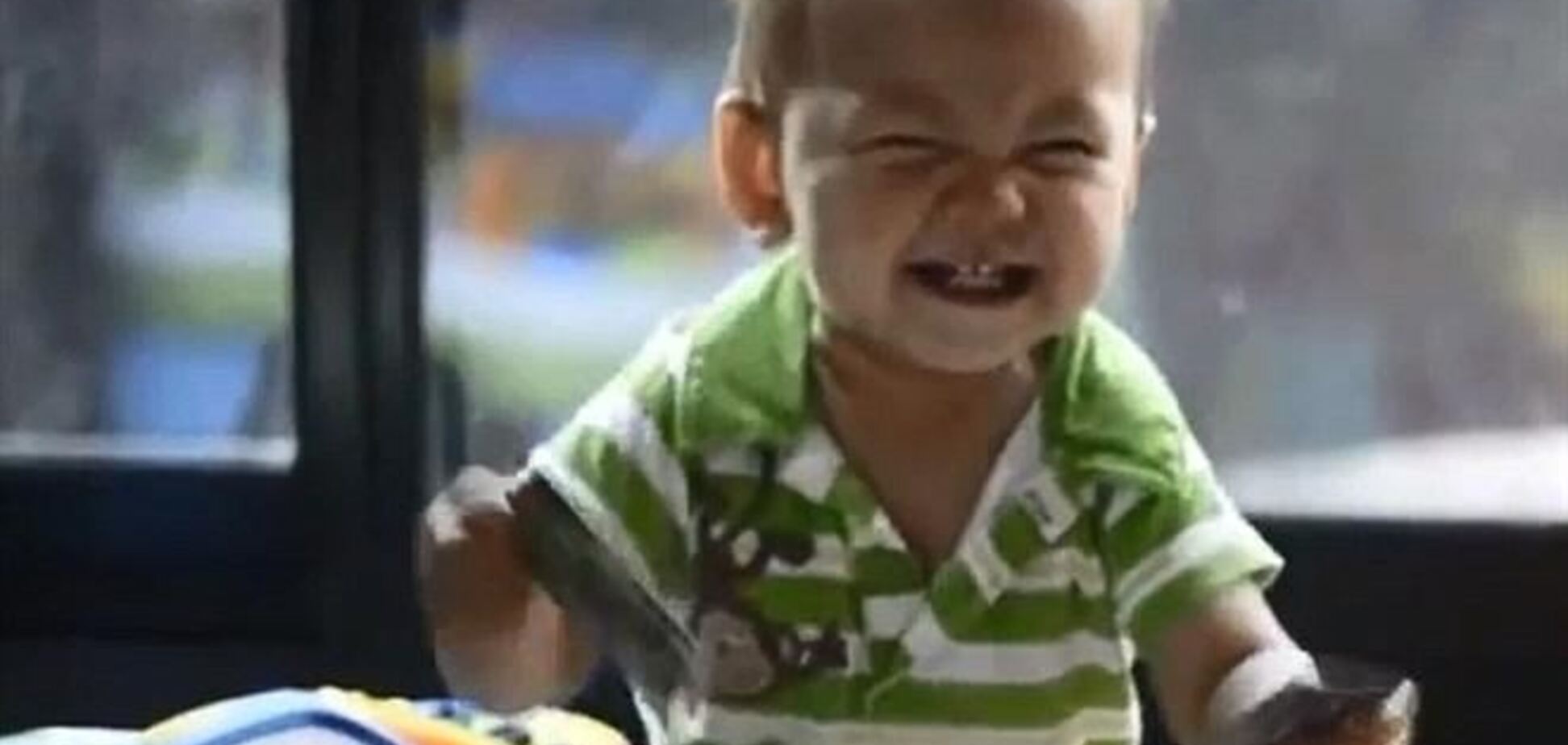 Как дети встречают пап с работы. Самый радостный ролик