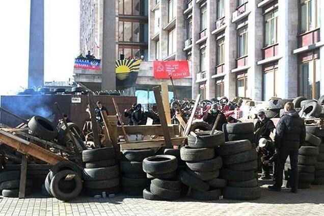 Здание ОГА в Донецке удерживают 500 боевиков во главе с военным из Ростова - эксперт