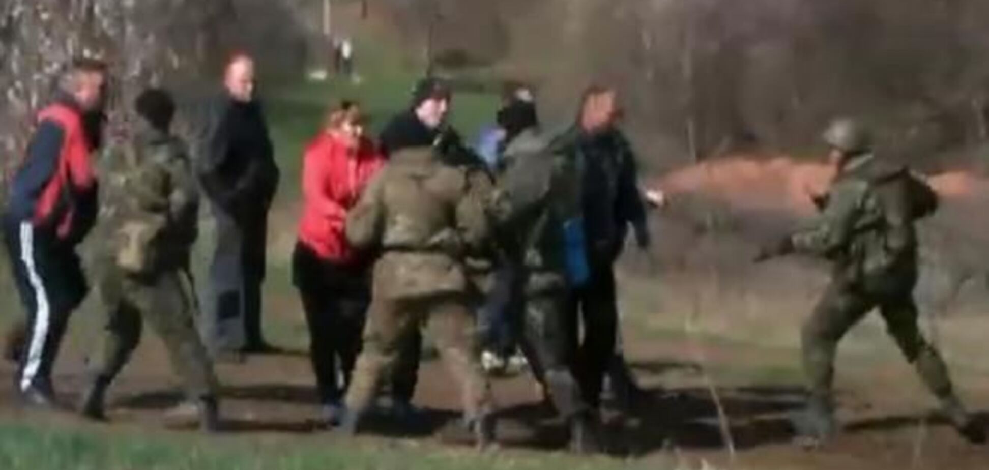 Під Краматорському місцеві жителі билися з українськими десантниками. Відеофакт
