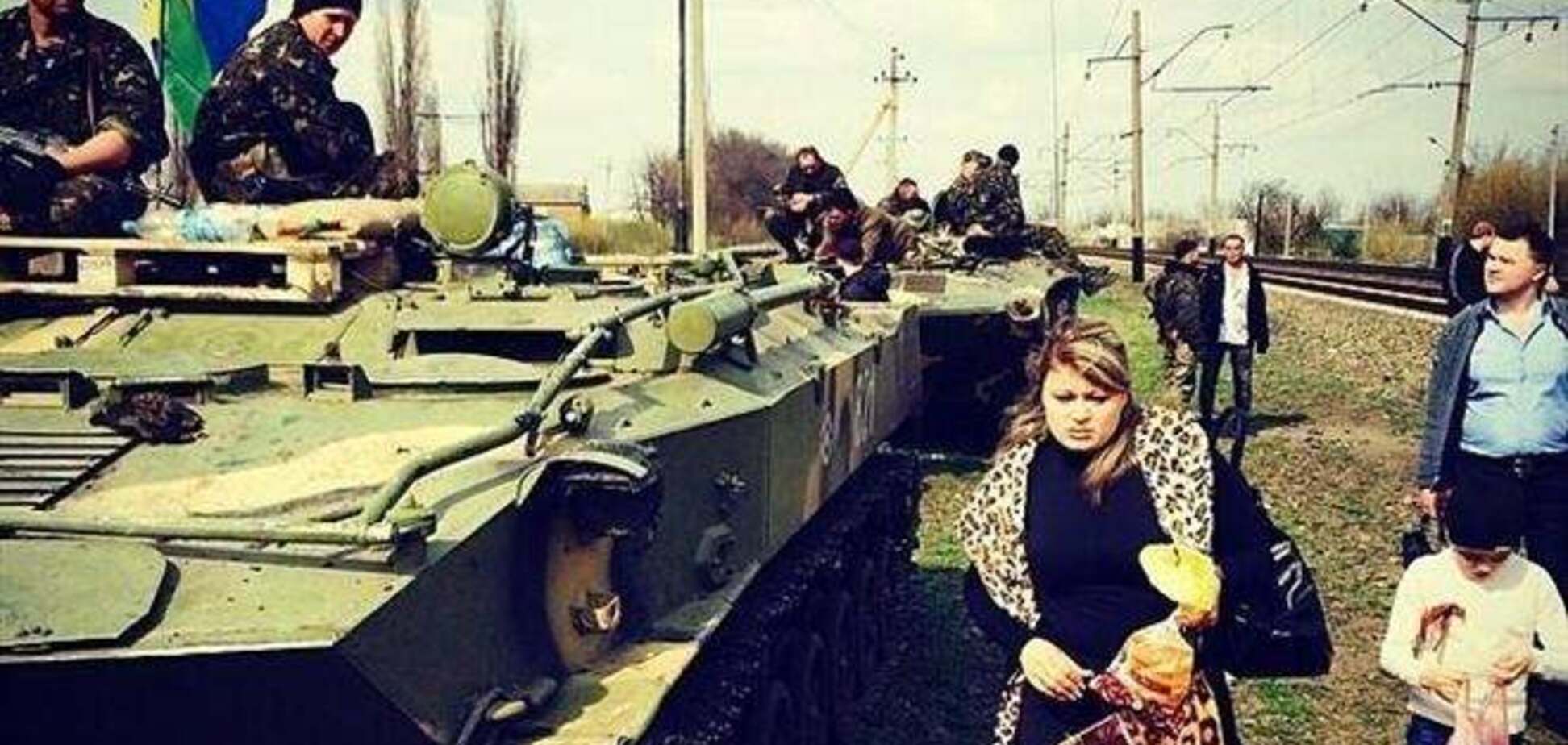 Украинские военные остаются заблокированными в Краматорске, жители приносят им еду