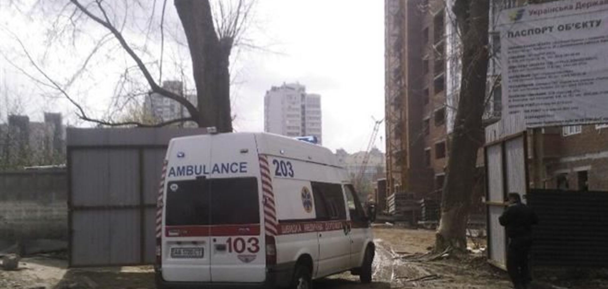 В Киеве с 12 этажа стройки упал мужчина