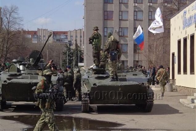Сепаратисты на захваченной бронетехнике въехали в Славянск