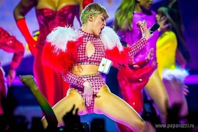 Майли Сайрус слегла на больничный от осложнений из-за наркотиков?