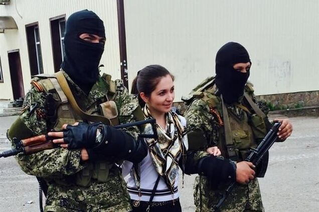 В Славянске на захваченных БДМ появились тюльпаны, жители фотографируются с военными