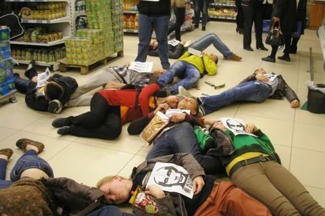 В Днепропетровске прошли флешмобы в поддержку бойкота российских товаров