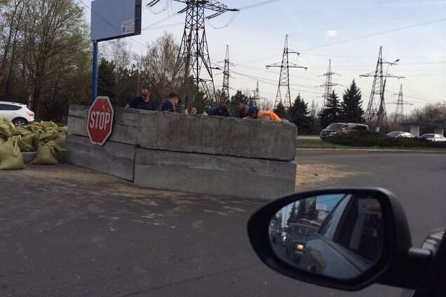 Між Донецьком і Макіївкою встановлюють блокпости