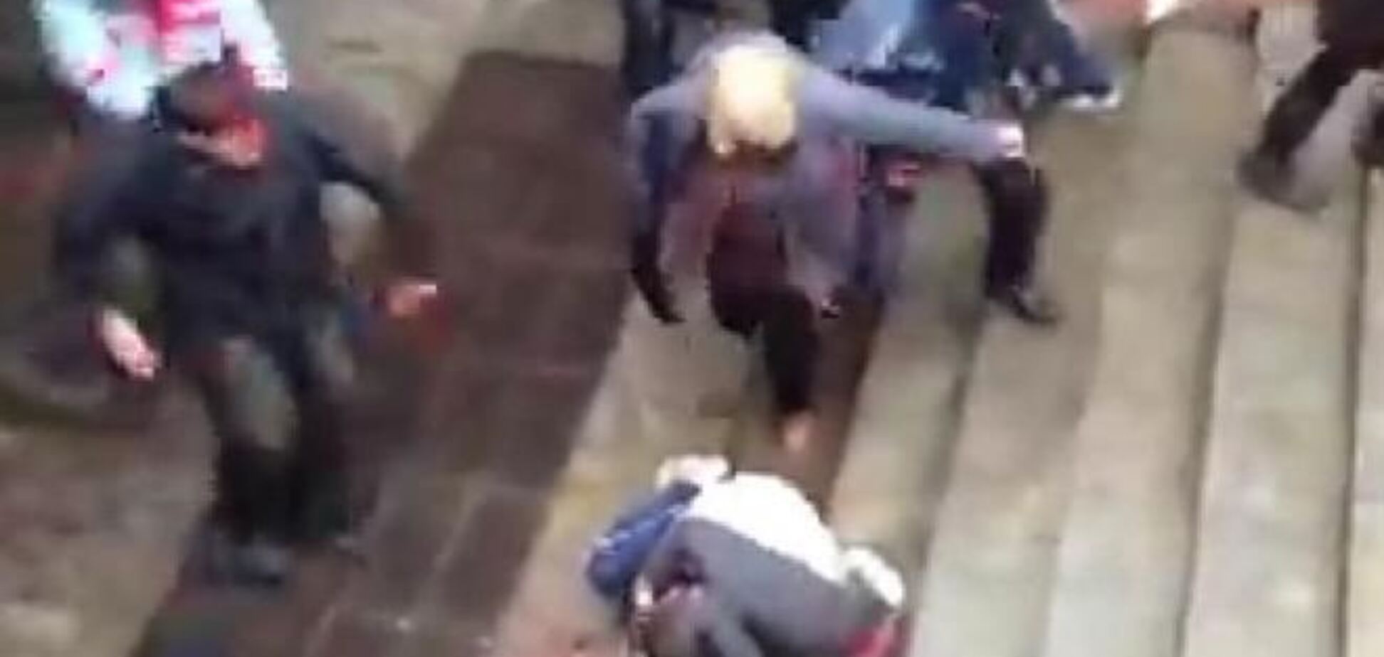 Милиция задержала женщину, которая била ногами евромайдановца в Харькове