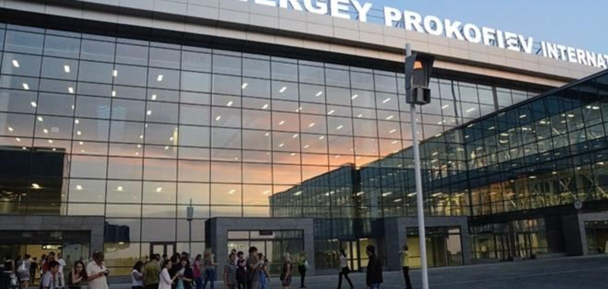 Донецкий аэропорт не захвачен и выполняет текущий план полетов - пресс-секретарь