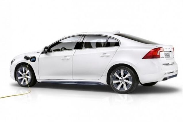 Большой гибридный Volvo S60: электрический и только для Китая