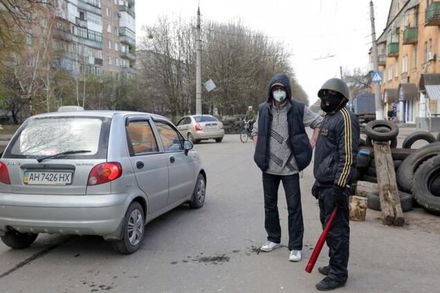 В Славянске начали избивать и грабить ромов