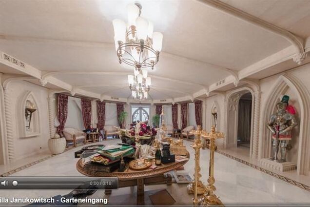 Янукович потратил €229 тыс. на шторы для 'рыцарского зала' в Межигорье