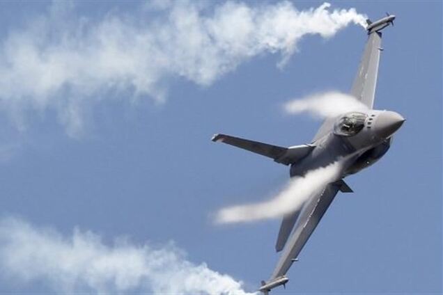 США продлили срок пребывания своих истребителей в Польше