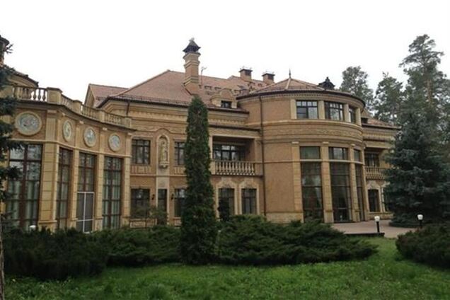 Ющенко купался в мраморной ванной и тратил 400 тыс.грн на освещение дачи