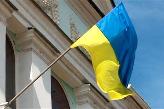 Появившийся на здании Меджлиса флаг Украины 'переполошил' правоохранителей
