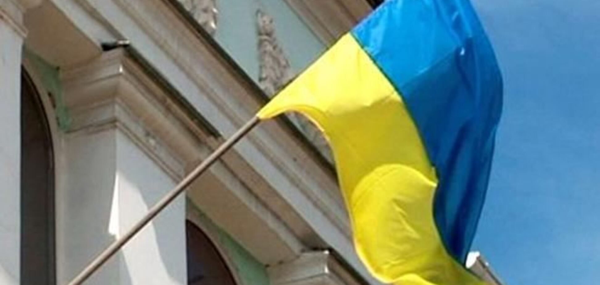 Появившийся на здании Меджлиса флаг Украины 'переполошил' правоохранителей