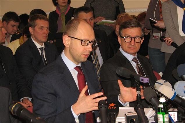 Яценюк обещает не допустить разжигания межнациональной розни на Донбассе