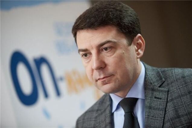 В кабинете бывшего зама Табачника есть душ и биде, а дверь открывается с помощью кнопки