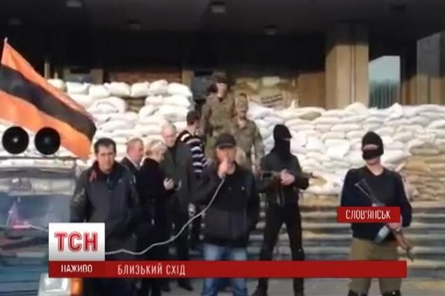 В Славянске наступило пасхальное перемирие, с горсовета сняли флаг РФ