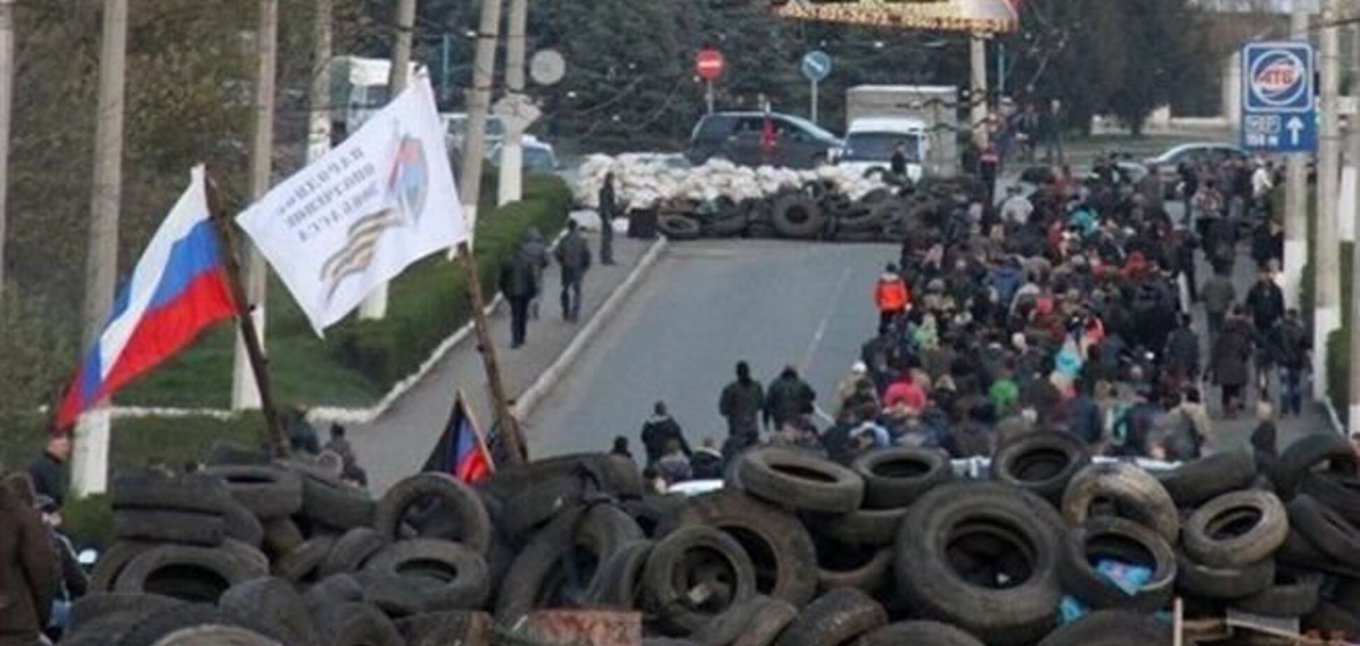 В Краматорске неизвестные пытались разобрать баррикады возле горсовета