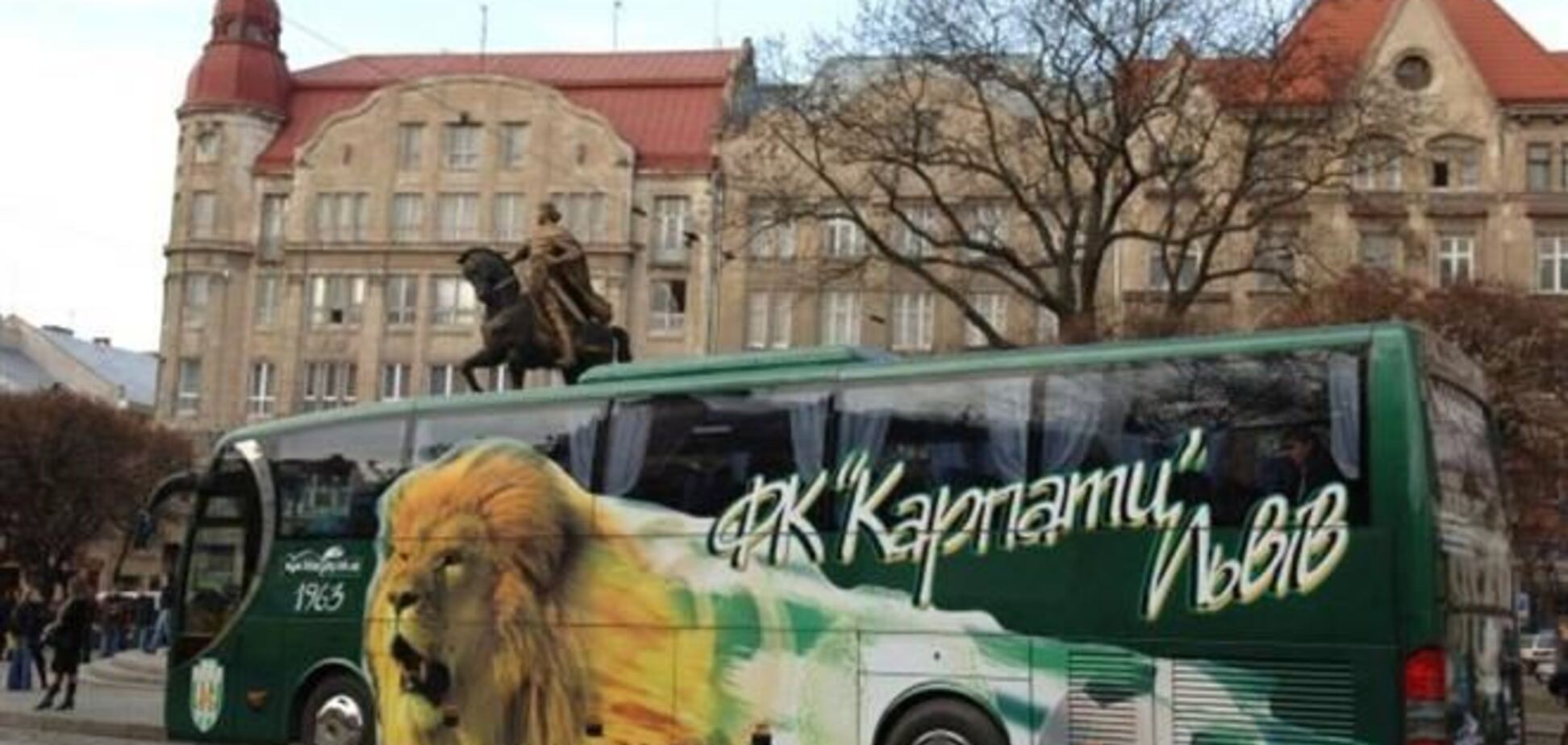 Автобус с болельщиками 'Карпат' не пустили в Крым